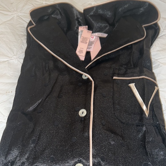 NWT Victoria’s Secret Satin PJ Set - Picture 3 of 4